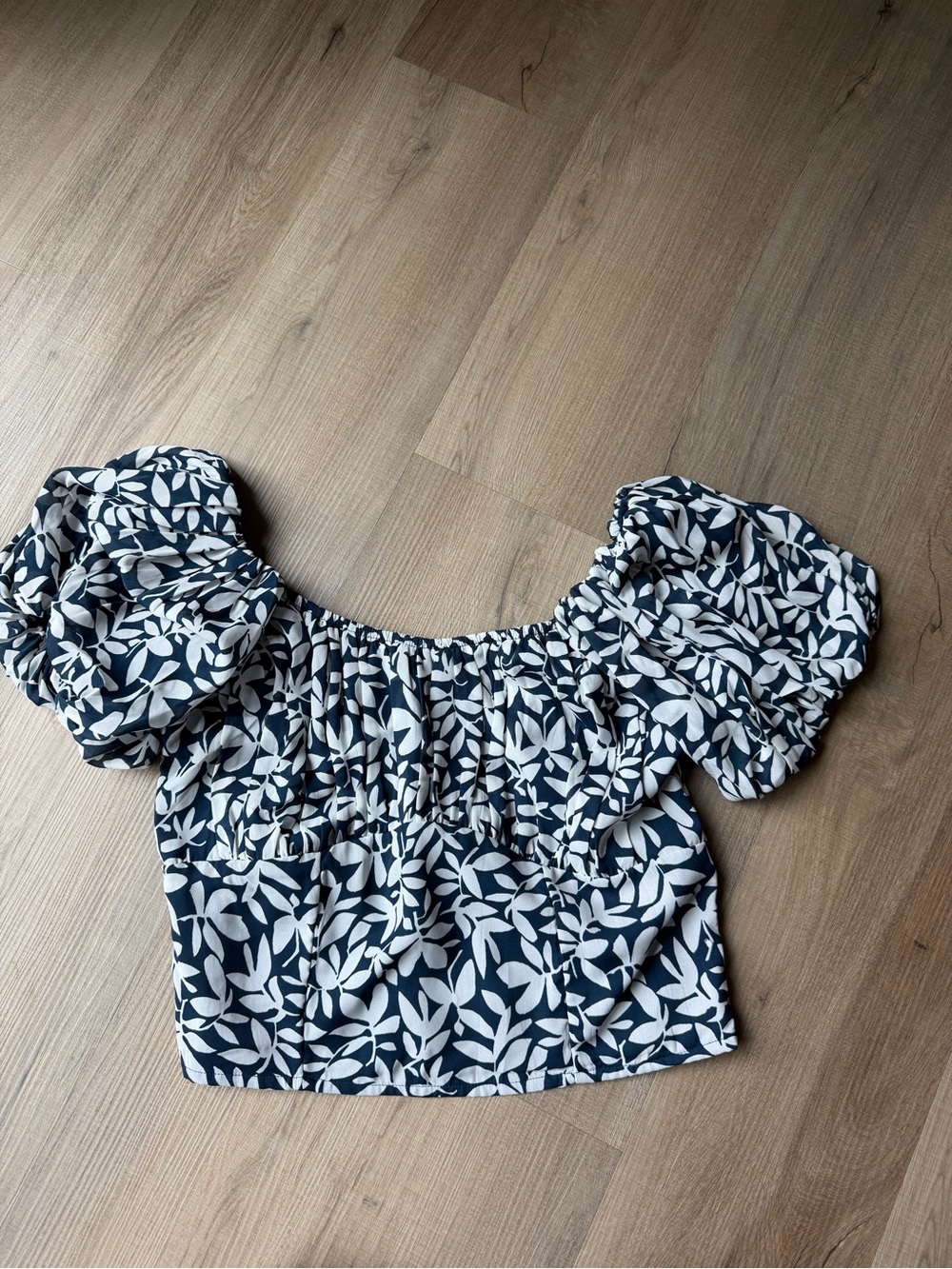 Abercrombie Off-Shoulder Navy and White Floral Puff-Sleeve Top